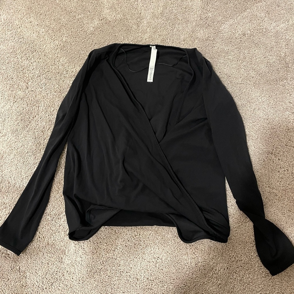 Lululemon crossover top excellent condition size 4